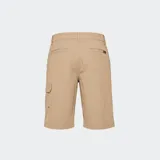 Bermuda cargo color gris oscuro, con cierre frontal de botón y cremallera, trabillas para cinturón, bolsillos laterales y bolsillos cargo en las piernas.