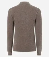 Blusa femenina de chenille color marrón con cuello alto y mangas largas.