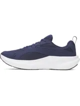 Championes de running Under Armour modelo Assert 11, color azul marino con entresuela blanca y logo de la marca en contraste. Confeccionados con parte superior de malla transpirable y revestimientos de cuero para mayor soporte.