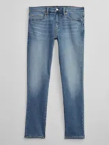 Jean de corte slim taper con lavado claro, diseño de cinco bolsillos, cierre de botón y cremallera.