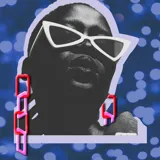 Aros colgantes formados por eslabones rectangulares de acrílico transparente en colores rojo y rosa.