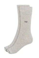 Media lisa color arena de la marca Legacy Co., con logo bordado en azul oscuro. Tejido multi-stretch de algodón para frescura y confort.