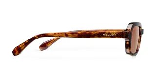 Lentes de sol Dotia con montura carey de forma cuadrada con bordes redondeados y lentes marrones polarizadas. Protección UV400.