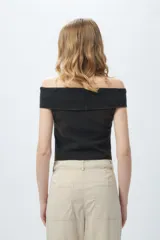 Top strapless negro con efecto desteñido.