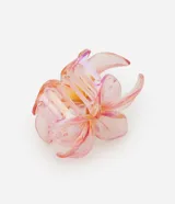 Pinza para el pelo con forma de flor color pastel.