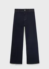 Jeans tiro alto de corte culotte y pierna ancha, en denim azul oscuro con bajo deshilachado, trabillas para cinto y bolsillos traseros.