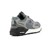 Championes deportivos Austral Champion modelo Calafate, color gris con tonos más claros y oscuros, y detalles en azul claro. Presentan una suela gruesa con entresuela blanca y refuerzo negro en el talón con la inscripción "MAX PROTECT".