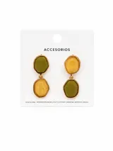 Aros colgantes con diseño de dos piezas irregulares en tonos verde oliva y amarillo mostaza, con marco metálico dorado.