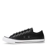 Championes Converse modelo Chuck Taylor All Star de corte bajo, confeccionados en cuero negro con textura granulada. Presentan puntera de goma blanca, suela de goma vulcanizada con franja negra y ojales metálicos.