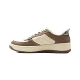 Championes urbanos Skechers Slip-ins Court 2.0 Cozy Fit Daily Journey, combinación de marrón y beige, con diseño acolchado romboidal en los laterales, plataforma blanca y suela marrón.