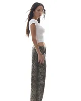 Pantalón palazzo de tiro alto con estampado animal print.