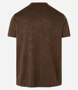 Remera deportiva de hombre con tecnología Dry, cuello redondo y mangas cortas. Presenta un diseño con estampa sutil tipo heat print y detalles de líneas en los hombros.