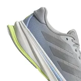 Championes de running Adidas Supernova Rise 2, color gris con detalles en celeste y amarillo. Incorporan mediasuela Dreamstrike+ y sistema Support Rods. Reconocidas por la American Podiatric Medical Association.
