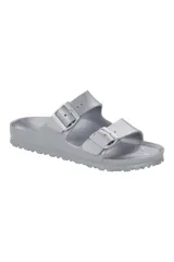 Sandalias Birkenstock Arizona Eva color gris, con dos correas ajustables con hebillas plateadas. Fabricadas en goma Eva, ultraligeras e impermeables.