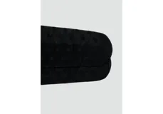 Medias de nylon transparentes color negro con estampado de lunares negros. Presentan una textura fina y elástica, ideales para complementar looks formales o de fiesta.