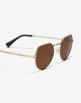 Lentes de sol Hawkers modelo Aura, unisex, con montura octogonal dorada, lentes marrones polarizados y patillas negras.