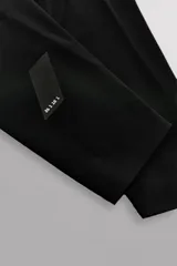 Par de manguitos deportivos color amarillo flúor, confeccionados en tejido técnico elástico con banda de silicona en el borde superior y costuras planas.