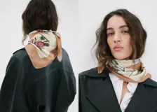 Pañuelo cuadrado de viscosa con diseño estampado de flores y bordes en tonos tostado y crudo.