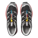 Championes Salomon XT-6, calzado de trail running adaptado para uso urbano. Diseño en color negro, gris, rojo y blanco, con sistema de cordones de ajuste rápido Quicklace y suela de gran tracción.