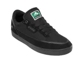 Championes de skate Emerica modelo Gamma, color negro con detalles en verde en la lengüeta. Presentan una construcción resistente con paneles de gamuza y material sintético, suela de goma vulcanizada y logo de la marca en el lateral y lengüeta.