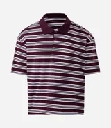 Remera polo de manga corta, color bordó con rayas blancas y azules, confeccionada en media malla.