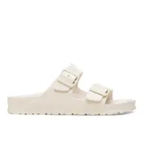 Sandalias tipo zueco Birkenstock modelo Arizona, fabricadas en material EVA de color blanco hueso (eggshell). Presentan dos tiras ajustables con hebillas.