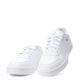Championes urbanos Puma modelo Court Classy, color blanco con detalles plateados. Diseño de corte bajo con capellada sintética, cierre de cordones y suela de goma resistente.