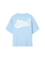 Remera rosa de corte holgado con estampado trasero de la palabra "Ittai" en blanco con una estrella.