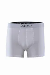 Boxer de algodón color blanco, con cintura elástica ancha en contraste con la marca Legacy impresa en el frente.