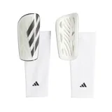 Canilleras Adidas Tiro League blancas con medias de compresión blancas y logo Adidas negro.