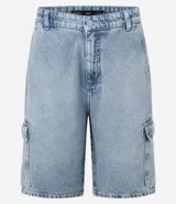 Bermuda cargo de corte baggy confeccionada en denim de algodón. Presenta cintura con trabillas, cierre frontal con botón y cremallera, y bolsillos laterales utilitarios de gran tamaño.