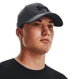 Gorro Under Armour azul con logo bordado en blanco.