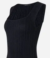 Blusa Cortelle sin mangas de tejido de punto acanalado negro con efecto metalizado, tirantes anchos y escote cuadrado.