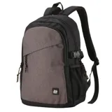 Mochila grande negra y gris con bolsillo lateral de red, correas laterales de compresión, correas ajustables acolchadas y bolsillo frontal diagonal.