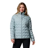 Campera puffer Columbia modelo Delta Ridge II, color celeste, con tecnología Omni-Heat reflectante, construcción HeatSeal sin costuras y aislamiento de plumón de 650 fill power. Presenta cierre frontal, cuello alto con protector de barbilla y bolsillos laterales con cierre.