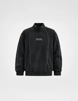 Buzo de cuello alto con efecto de lavado stone wash, confeccionado en algodón con costuras verticales decorativas y logo estampado en el pecho.
