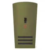 Mochila grande color verde militar, con sistema de cierre enrollable y hebilla de ajuste. Tiene asa de mano superior y tirantes acolchados ajustables. Cuenta con un bolsillo interno acolchado para laptop de 15 pulgadas y sistema MOLLE para fijación de bolsas frontales. Vegana y repelente al agua.