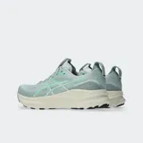 Championes de running Asics modelo Gel Kayano 32, color verde menta con detalles en verde neón y entresuela en tono crema. Diseñados con tecnología 4D GUIDANCE SYSTEM para estabilidad adaptativa y espuma FF BLAST PLUS para mayor amortiguación.