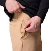 Pantalón Columbia Black Mesa Warm Pant Omni-Shield de corte recto, color beige, con tecnología repelente a líquidos y manchas, bolsillos seguros y detalle reflectante.