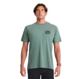 Remera verde con cuello redondo y manga corta, con logo estampado en el pecho.