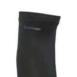Par de mangas deportivas Adidas con tecnología Climacool, diseñadas para mejorar la circulación y absorber el sudor. Presentan un diseño ajustado en color negro con el logo de la marca en blanco.