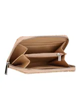 Monedero negro con textura símil cocodrilo y cierre de cremallera. Tiene una placa metálica plateada con el logo de la marca Terrano.