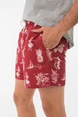 Short de baño azul con estampado de flamencos.