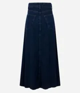 Pollera midi de tiro alto confeccionada en denim azul, con diseño de corte evasé, costuras con recortes curvos en el frente, bolsillos funcionales y cierre frontal con botón y cremallera.