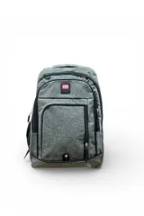 Mochila Ecko color gris melange, con múltiples compartimentos con cierre, bolsillos frontales y asa de mano superior.