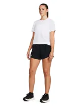 Short deportivo Under Armour de tejido ligero y transpirable, con cintura elástica de tiro medio y cordón interno. Cuenta con paneles de malla para ventilación, braguita interior integrada y bolsillo lateral con cierre invisible.