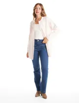Sobrecamisa tejida de punto, marca Elie Tahari, en color rosa claro. Presenta cuello con solapa, cierre frontal con botones y dos bolsillos aplicados en el pecho.