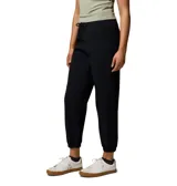 Pantalón negro de Columbia modelo Pinetown Canyon, con cintura elástica ajustable con cordón, bolsillos laterales, bolsillos cargo delanteros, puños elásticos en los tobillos y tecnología Omni-SHIELD™ de repelencia al agua y manchas.