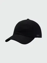 Gorra tipo baseball de lana color negro, con diseño minimalista y etiqueta metálica con logo en el lateral.