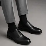 Par de medias de algodón extra fino, color azul marino, con diseño clásico y tejido suave.
